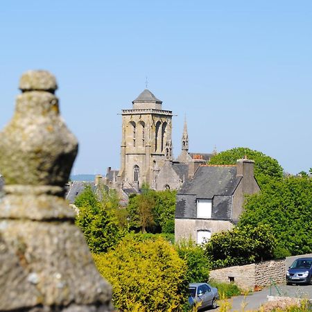 Logis Le Prieure Hotel Locronan Bagian luar foto