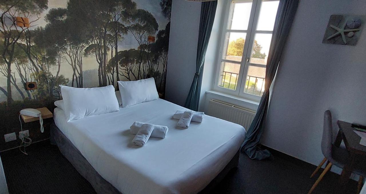 Logis Le Prieure Hotel Locronan Bagian luar foto