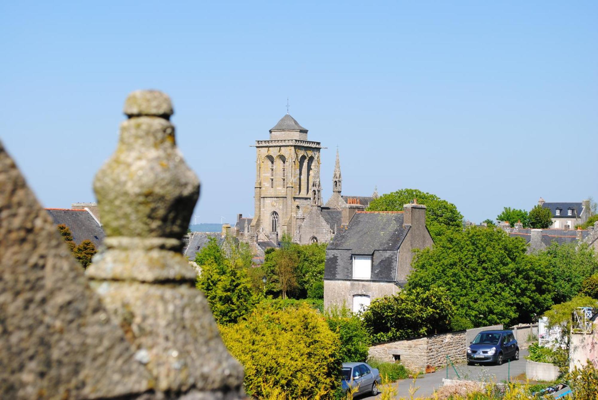 Logis Le Prieure Hotel Locronan Bagian luar foto