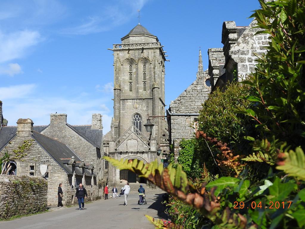 Logis Le Prieure Hotel Locronan Bagian luar foto
