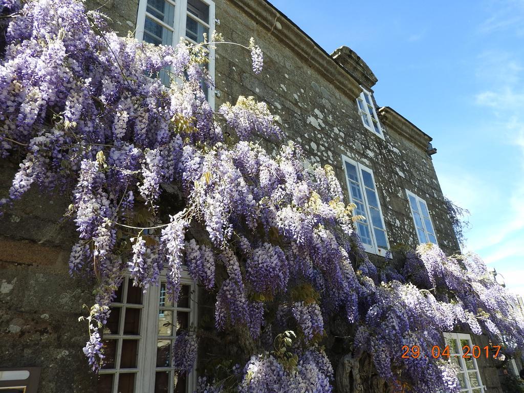 Logis Le Prieure Hotel Locronan Bagian luar foto